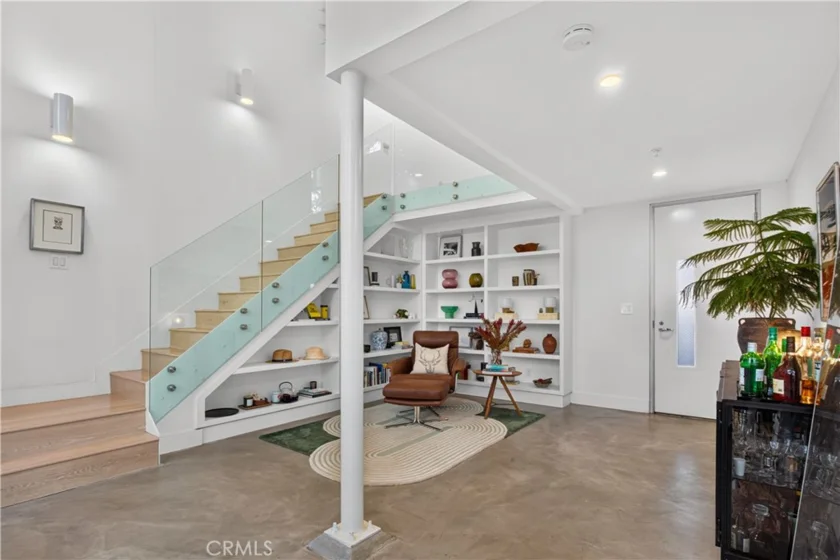 1037 N Laurel Avenue #1 photo 15