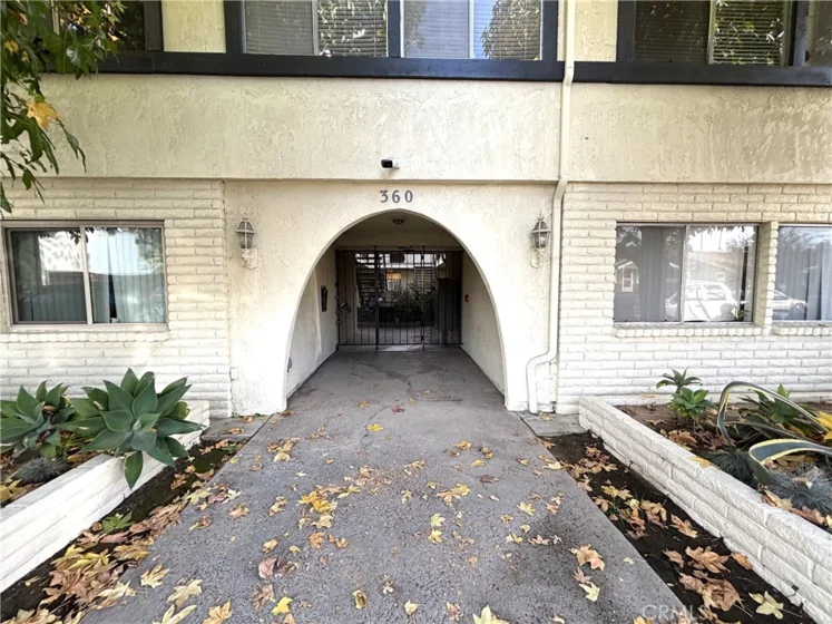 360 Gladys Avenue #10 photo 1