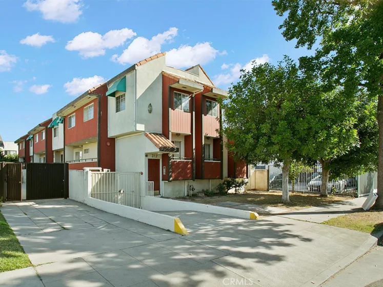 312 Thompson Avenue #106 photo 1