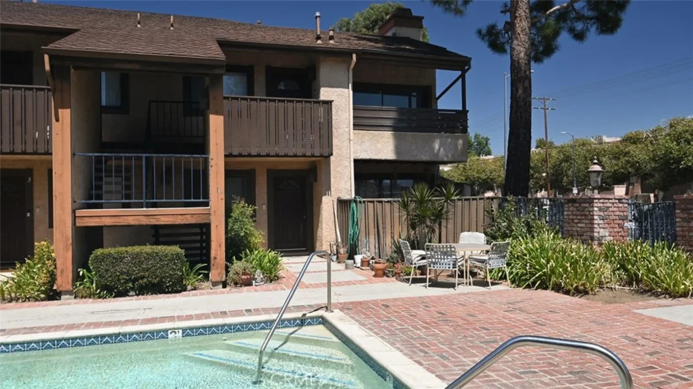 7305 Balboa Boulevard #2 photo 14