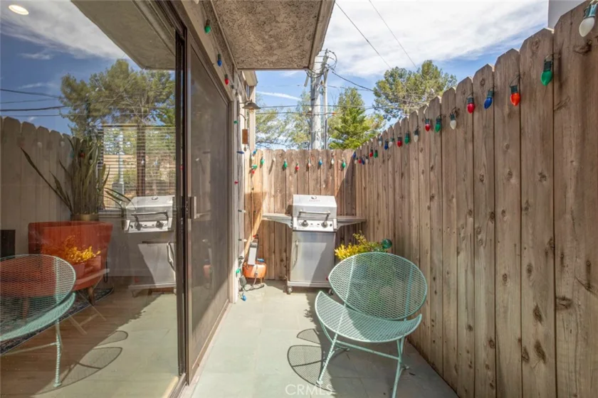 6847 Haskell Avenue #1 photo 37