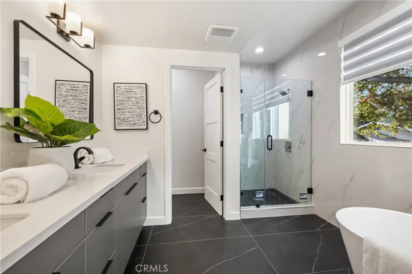 1649 N Lake Avenue #1 photo 32