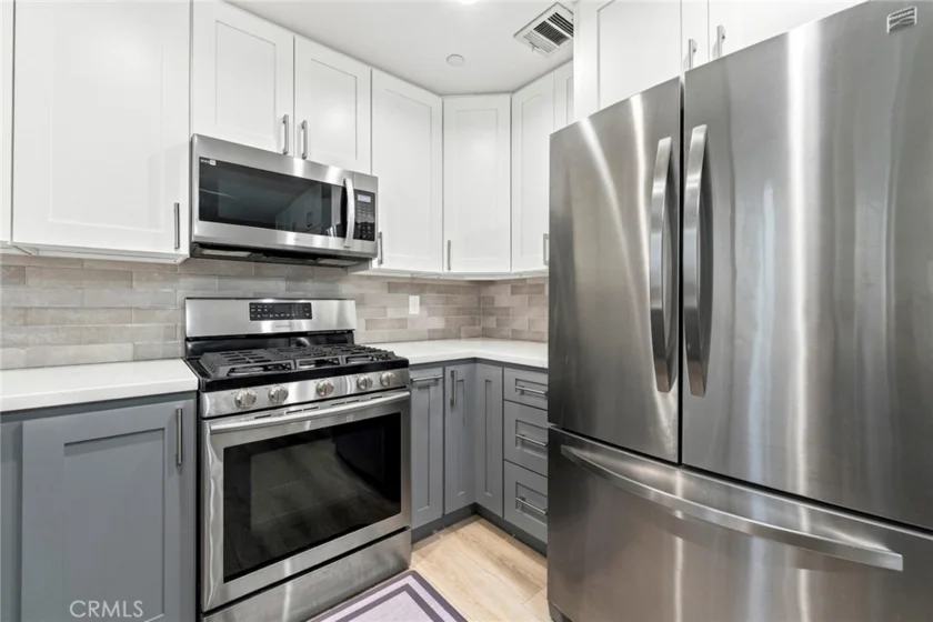 13421 Hubbard St #103 photo 10