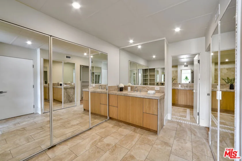 339 N Palm Drive #201 photo 19