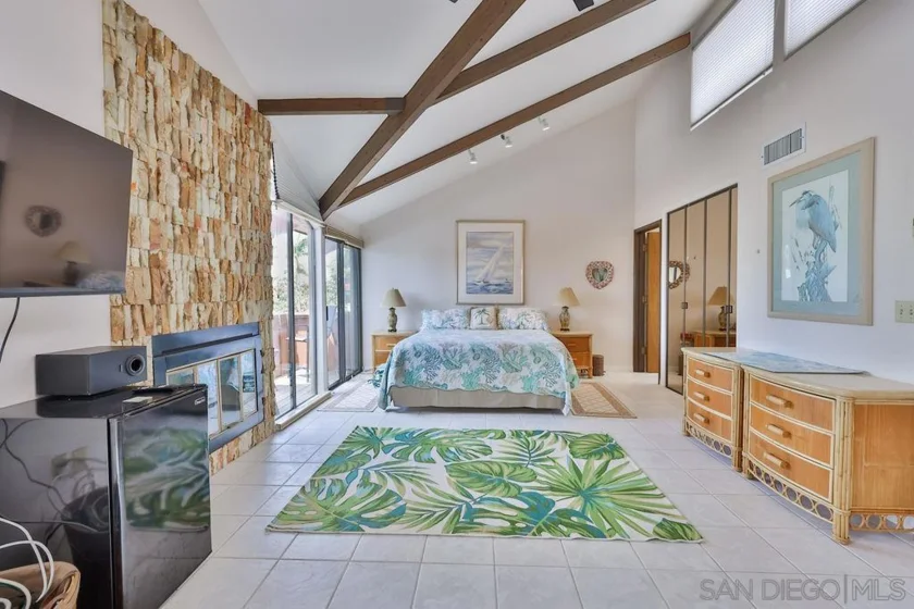 835 D Avenue #4 photo 25