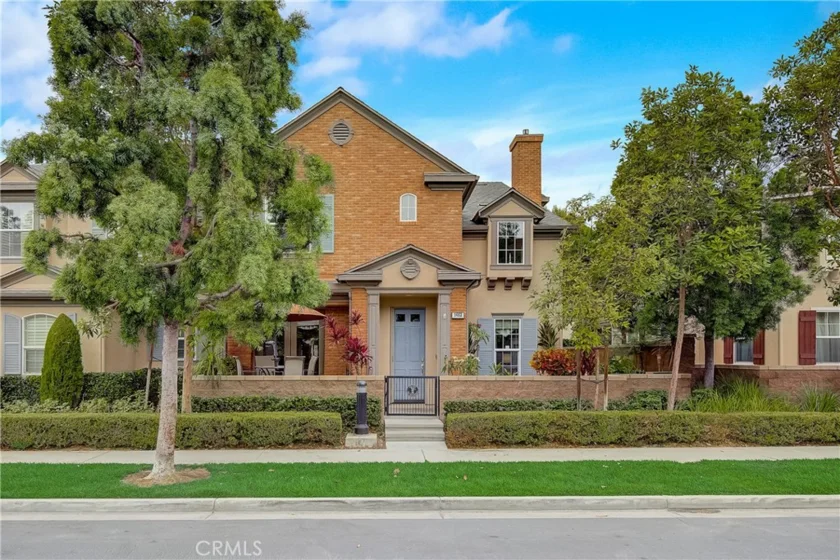 1403 Montgomery photo 1