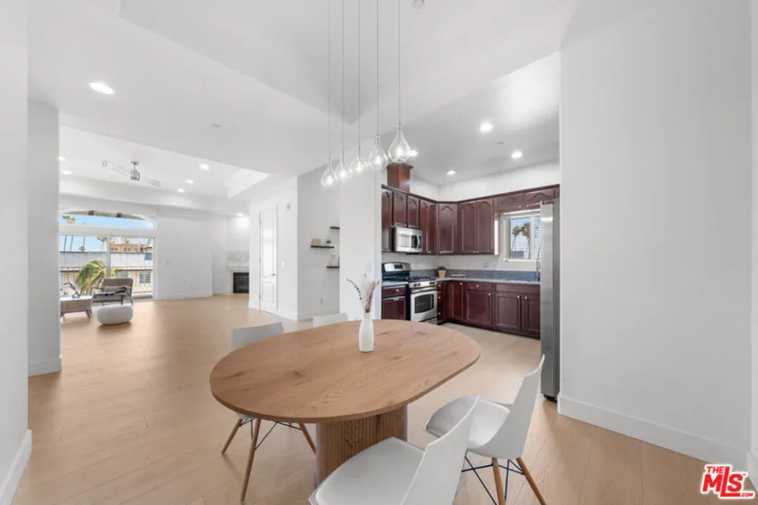 309 S Mariposa Avenue #301 photo 5