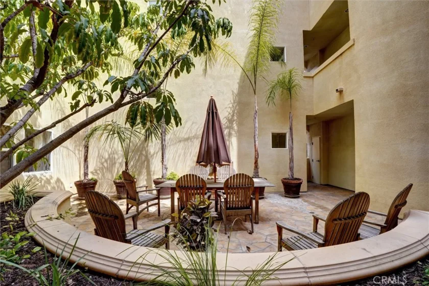 13935 Burbank Boulevard #105 photo 6