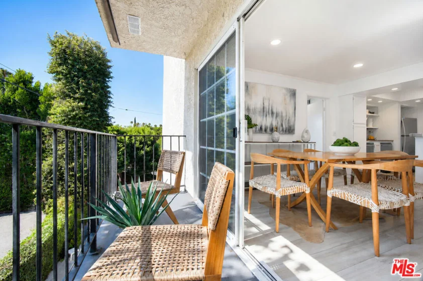 4249 Longridge Avenue #209 photo 27