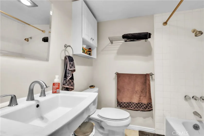 445 Ivy #204 photo 20