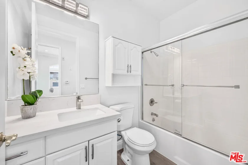 971 S St Andrews Place #301 photo 15