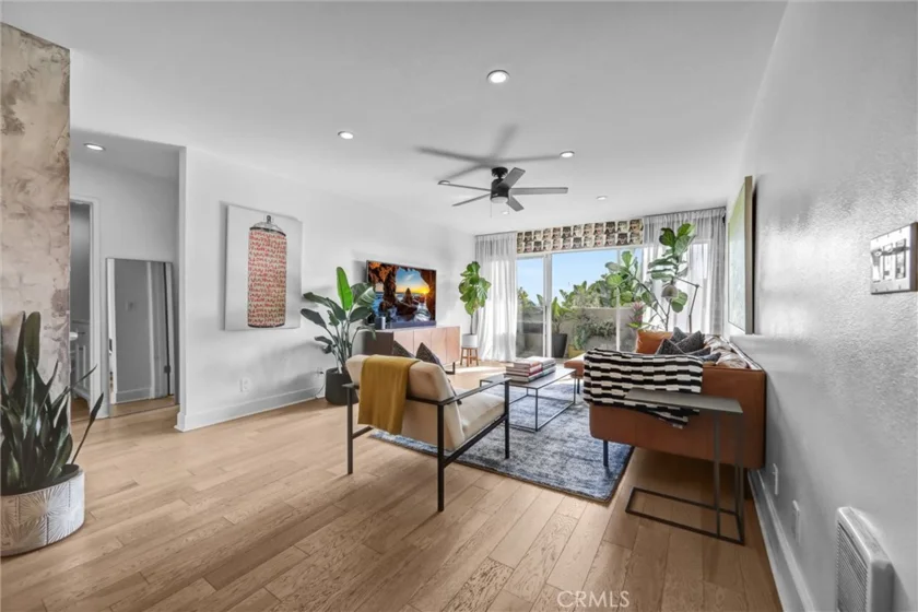 8400 De Longpre #212 photo 1