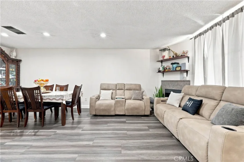 9625 Sylmar Avenue #23 photo 5