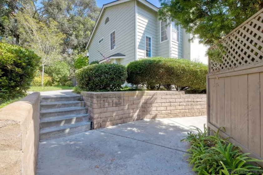 2885 Sanford Lane photo 26