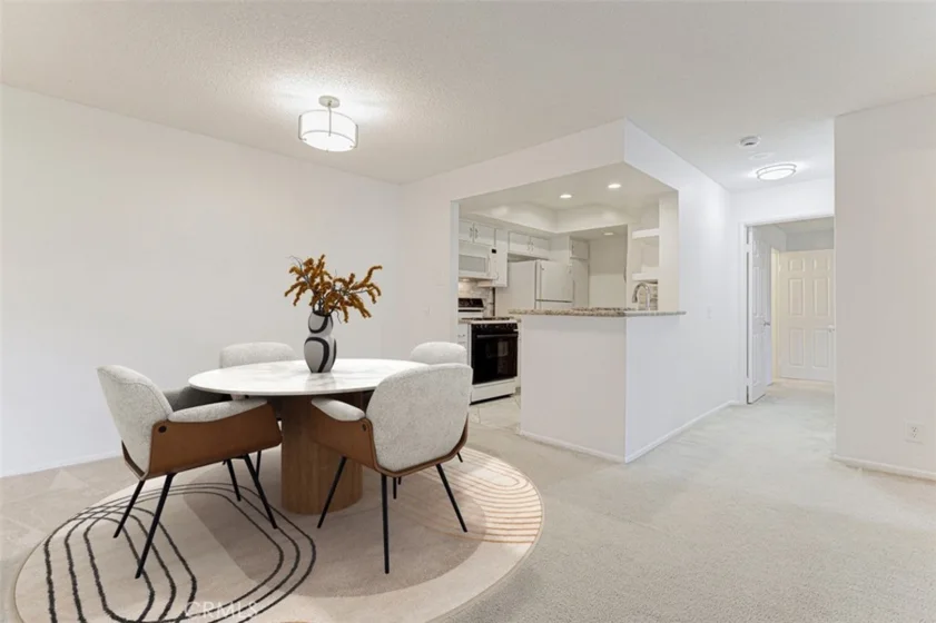 460 Oak Street #203 photo 32