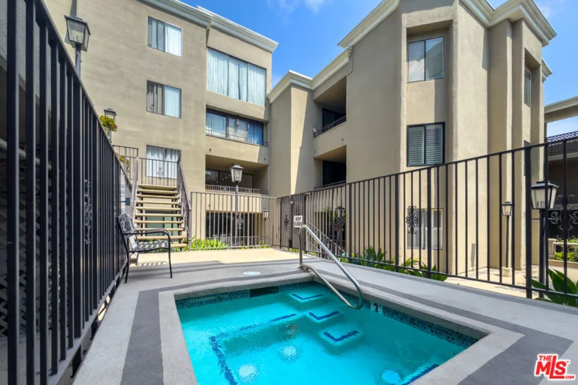 8455 Fountain Avenue #518 photo 26