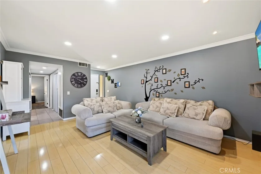 1016 Grape Street photo 8