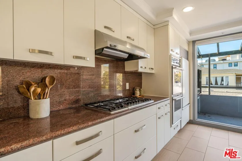 1645 Malcolm Avenue #302 photo 4