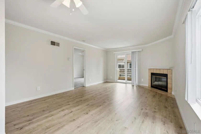 7425 Charmant #2902 photo 24
