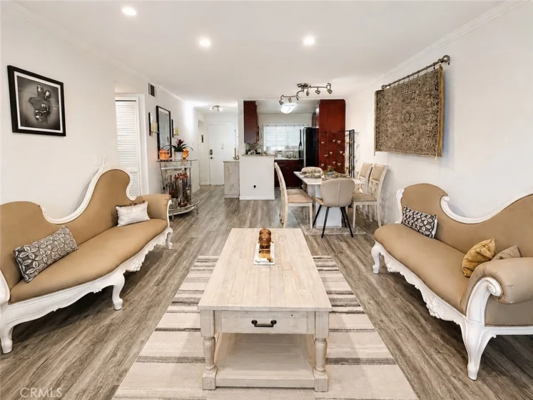 5565 Canoga Avenue #207 photo 2