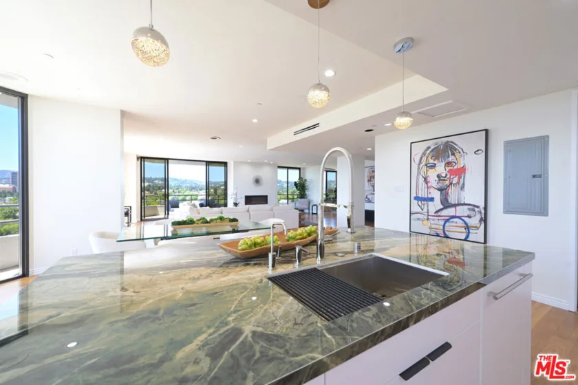 10601 Wilshire Boulevard #1404 photo 3