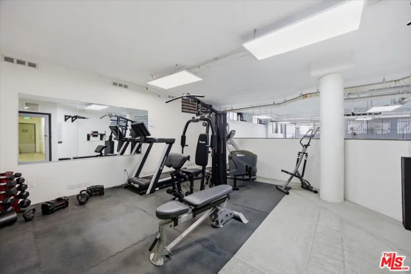 1271 Granville Avenue #402 photo 32