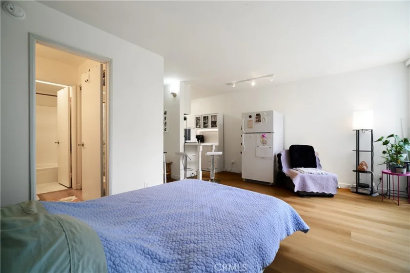 525 S Ardmore #338 photo 19