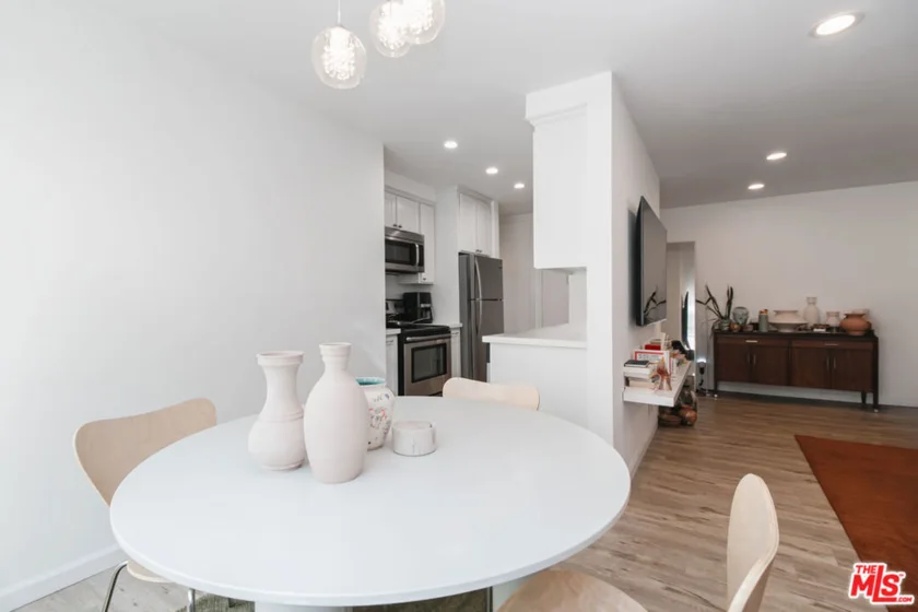 525 N Sycamore Avenue #301 photo 6