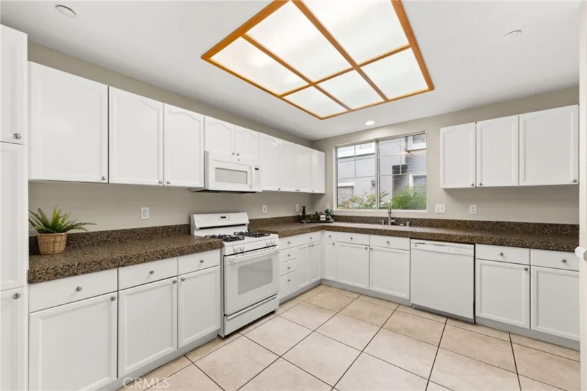 3509 E Berkshire Court photo 10