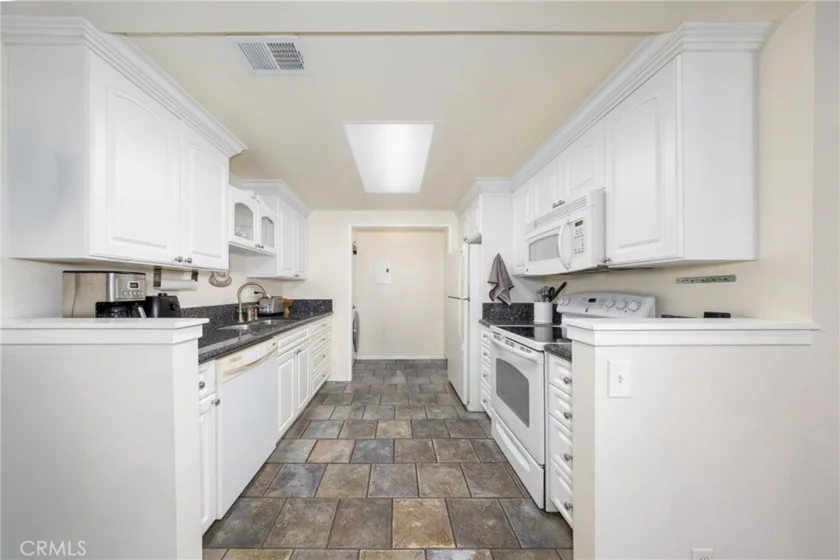855 Las Lomas #B photo 8