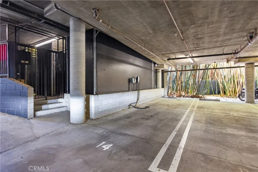 1037 N Laurel Avenue #1 photo 27