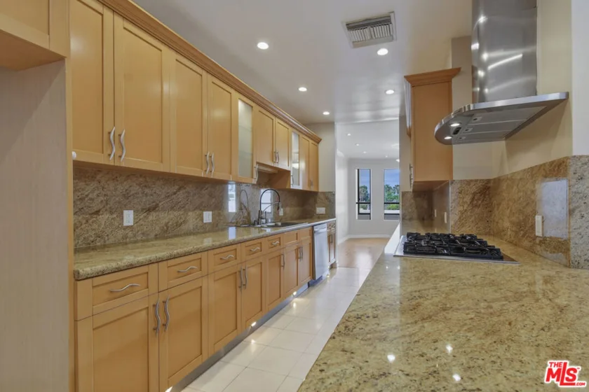 4443 Ventura Canyon Avenue #304 photo 21