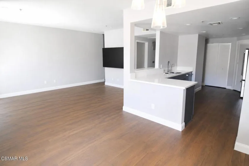 5350 White Oak Avenue #105 photo 6