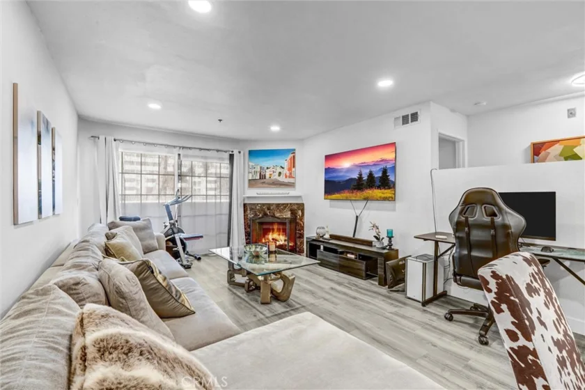 6545 Reseda Boulevard #6 photo 2