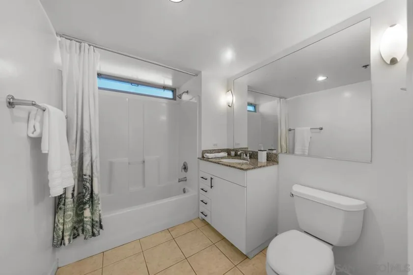 425 W Beech #327 photo 20