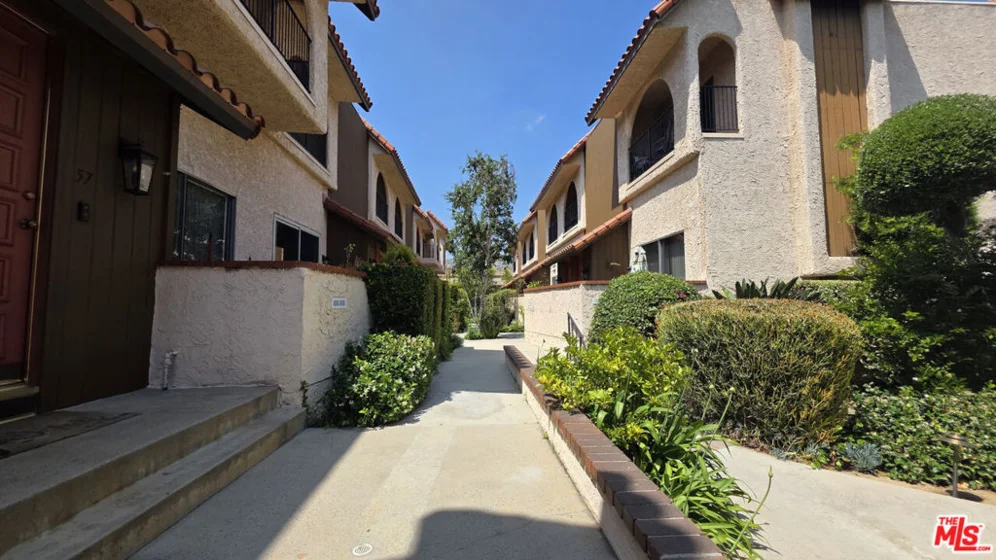 1711 Grismer Avenue #56 photo 31