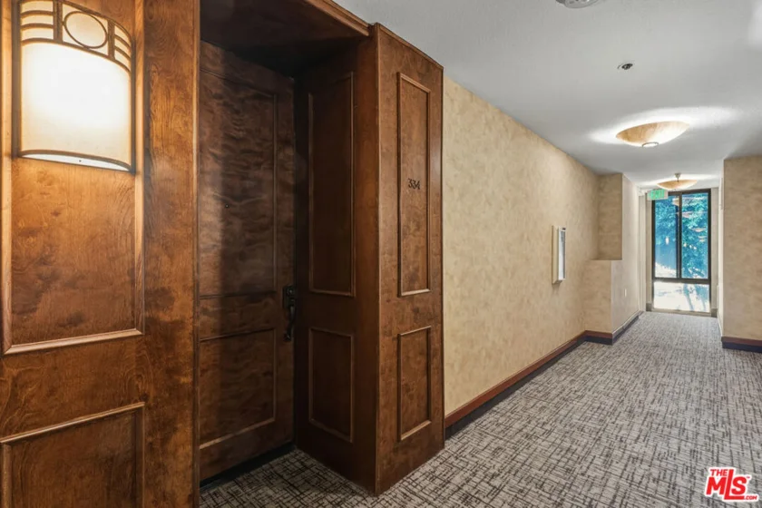 121 S Hope Street #334 photo 23