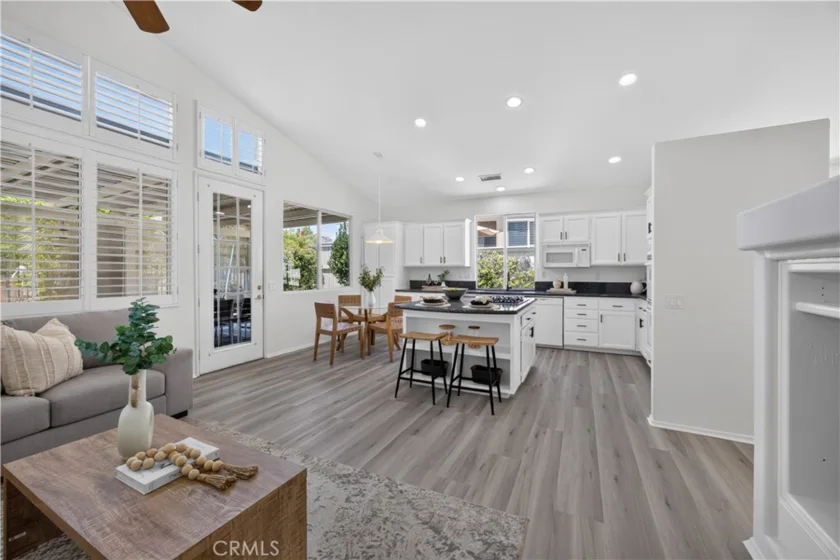 40221 Colony photo 7
