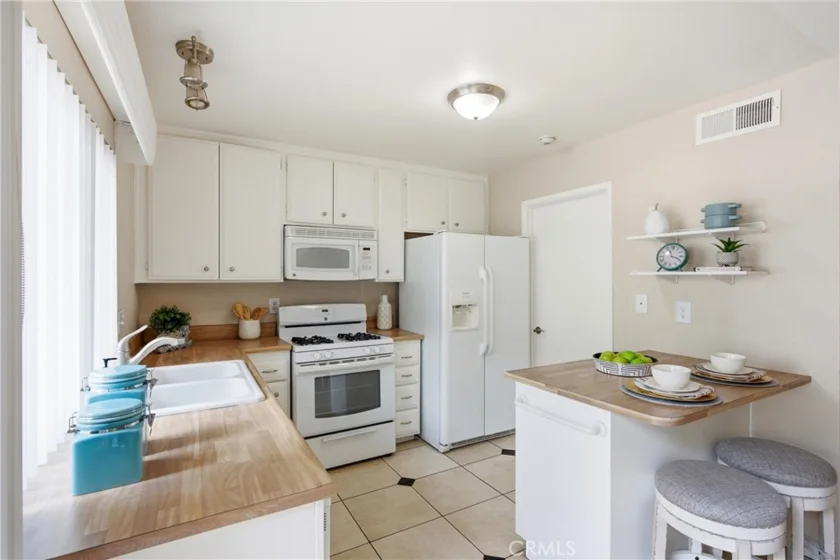 2515 S. Laurelwood photo 6