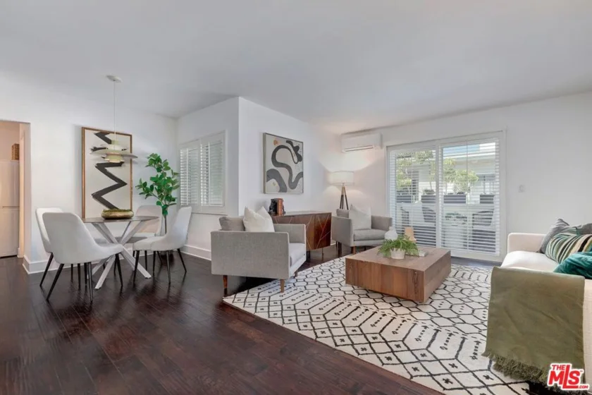 1535 Granville Avenue #207 photo 1