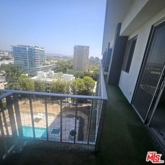 100 S Doheny Drive #1009 photo 2