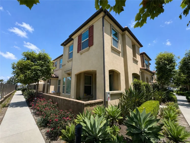 46 Finch photo 12