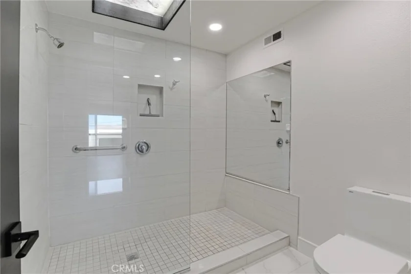 17150 Burbank #23 photo 18