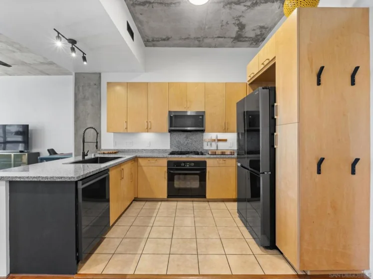 527 10th Avenue #402 photo 28