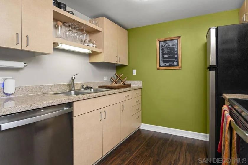 425 W Beech Street #1251 photo 43