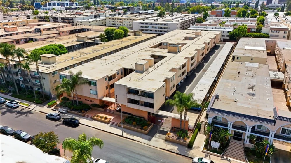 5429 Newcastle #303 photo 3