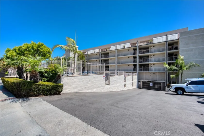 405 Avenida Granada #409 photo 32