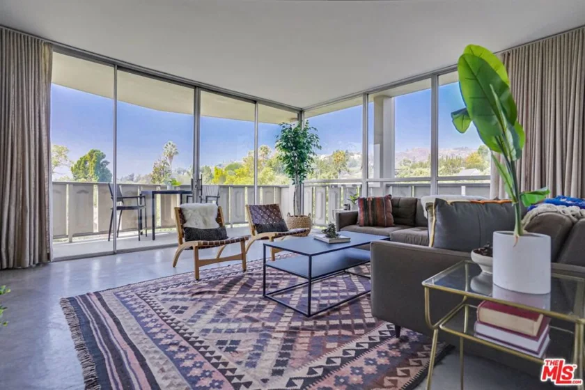 4455 Los Feliz Boulevard #408 photo 1