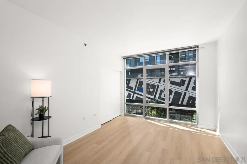 425 W Beech Street #408 photo 21