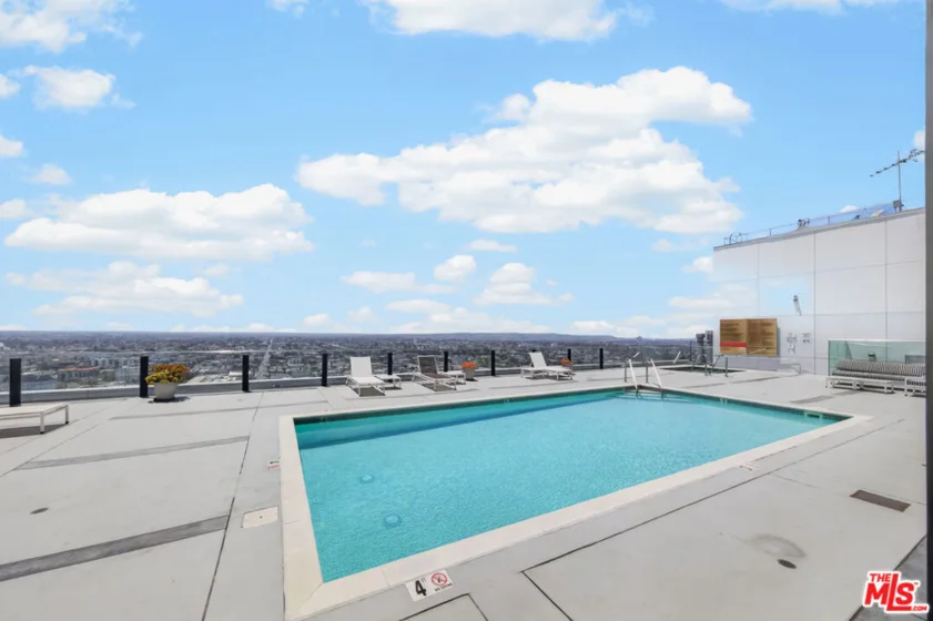 3810 Wilshire Boulevard #1108 photo 44
